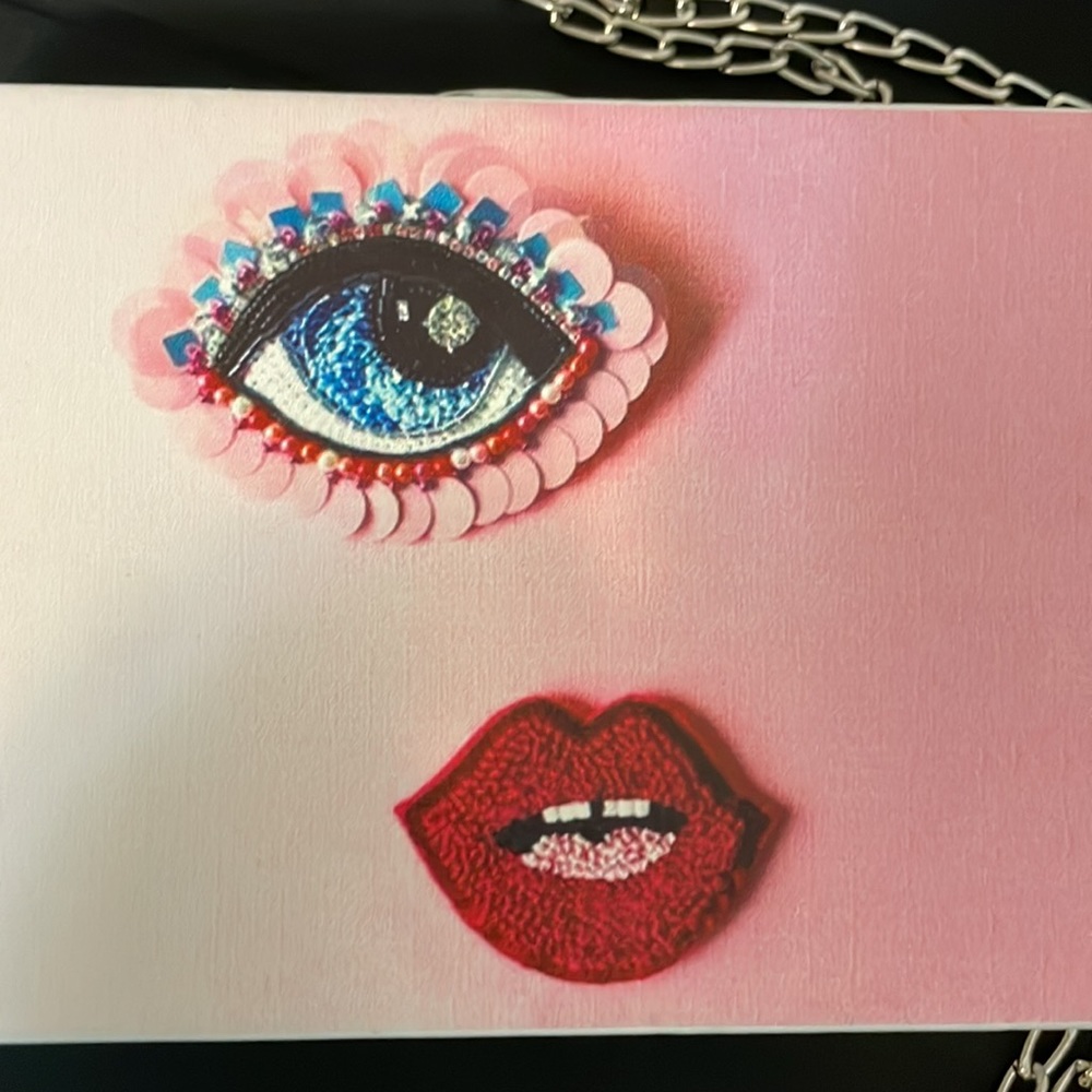 🌹💋Cute Purse 💋 - Picture 2 of 7